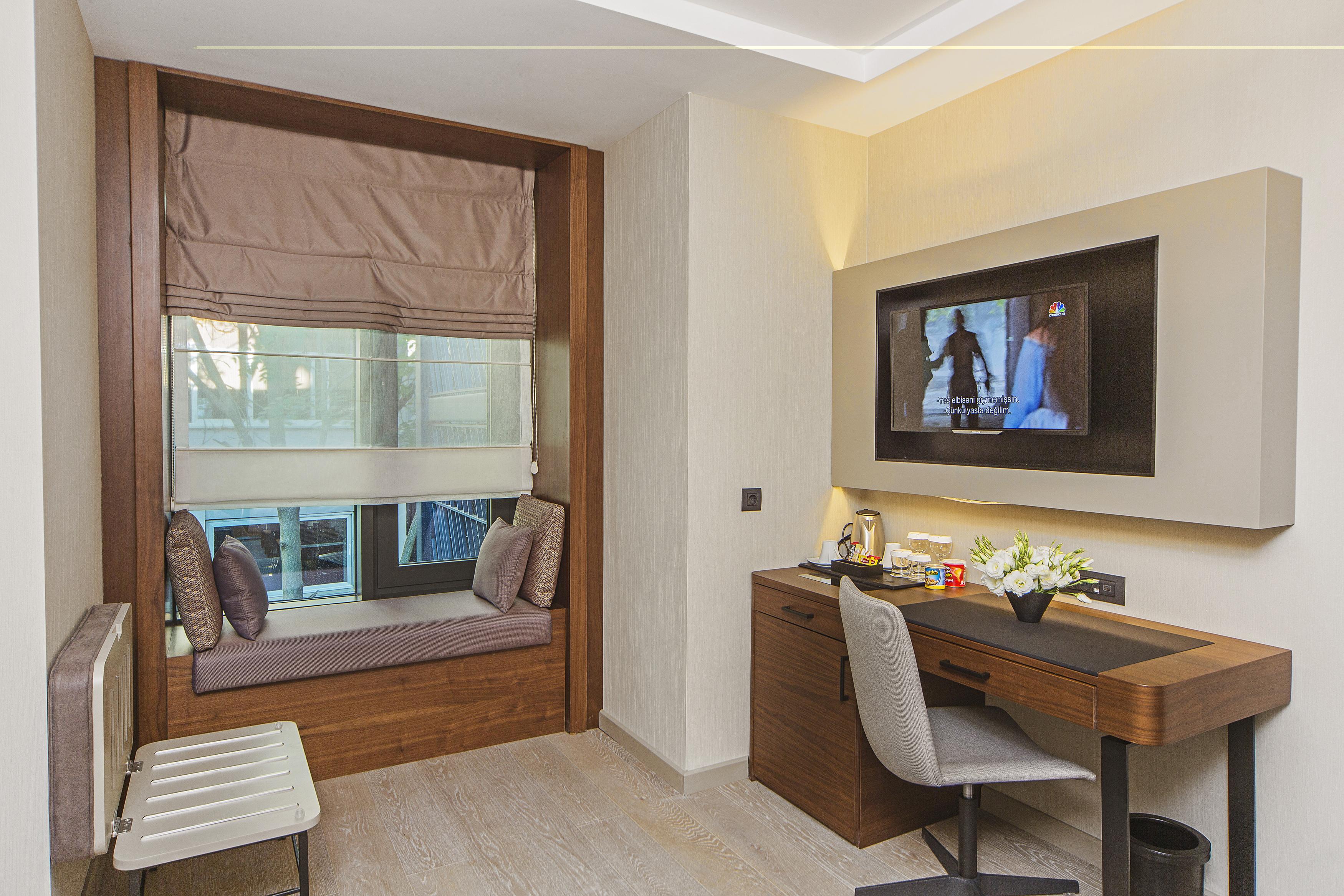 Arts Hotel Harbiye - Special Class Стамбул Экстерьер фото A room at the hotel