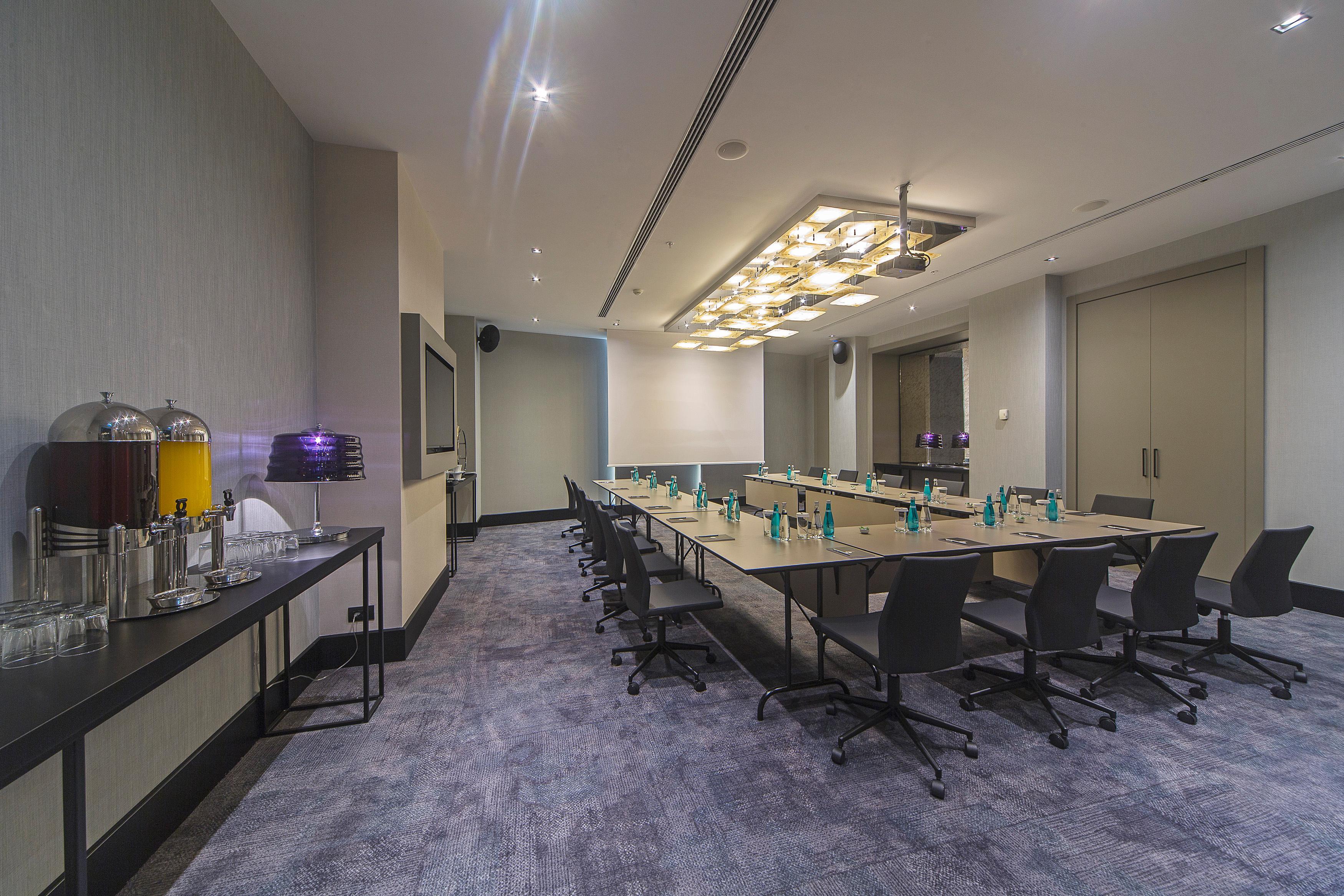Arts Hotel Harbiye - Special Class Стамбул Экстерьер фото Meeting room at the hotel