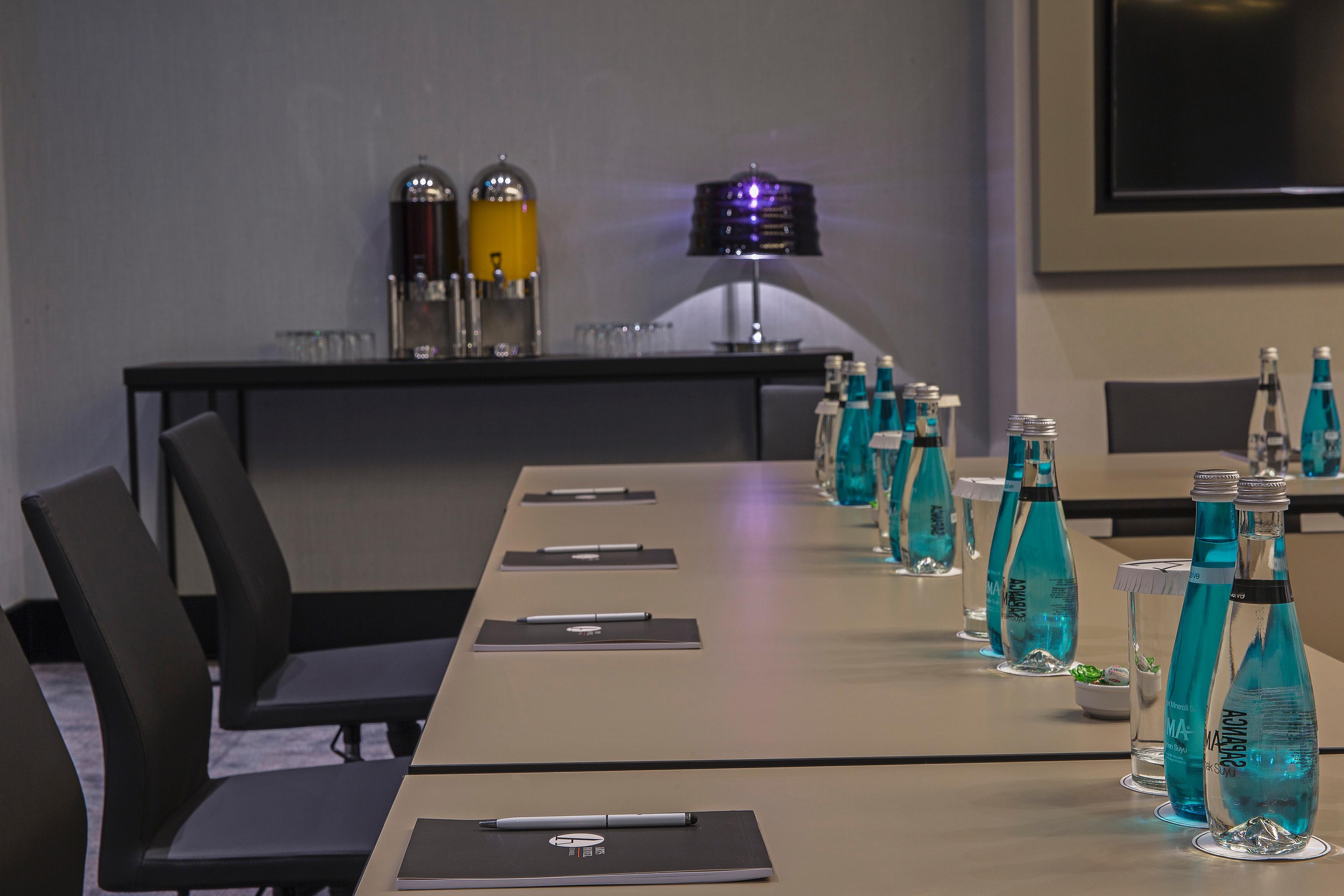 Arts Hotel Harbiye - Special Class Стамбул Экстерьер фото Meeting room